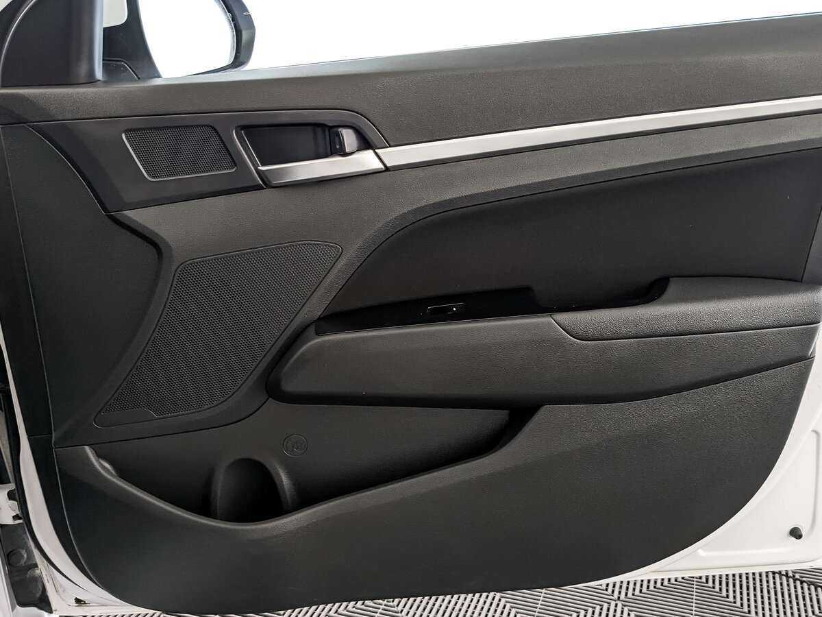 Hyundai Elantra с пробегом — 2020 год. Фото: #20