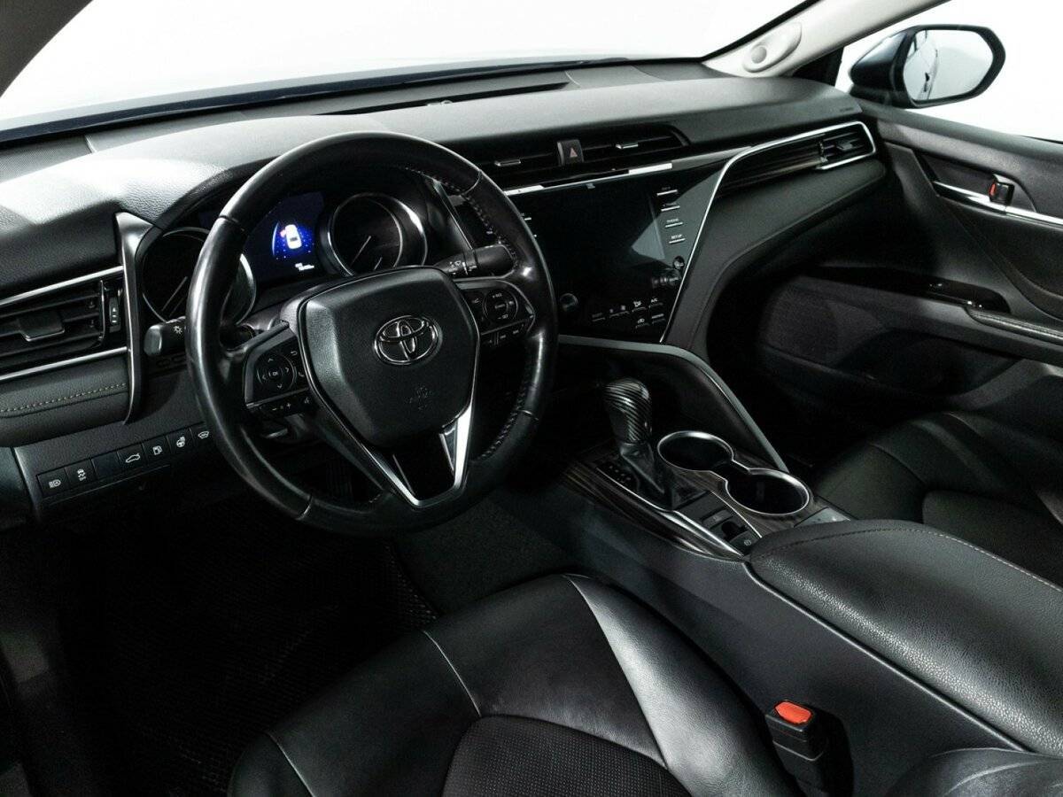 Toyota Camry с пробегом — 2018 год. Фото: #10