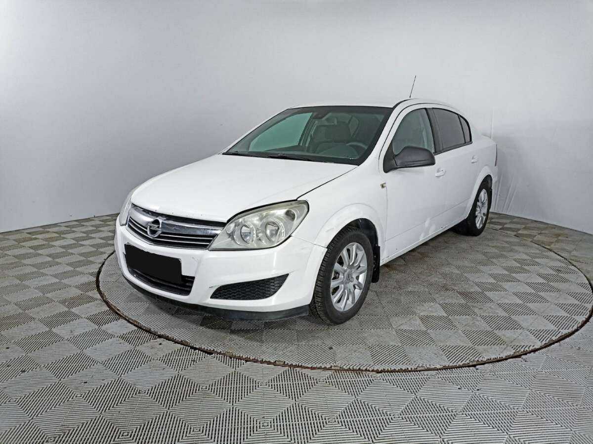 Opel Astra с пробегом — 2013 год. Посмотреть фото