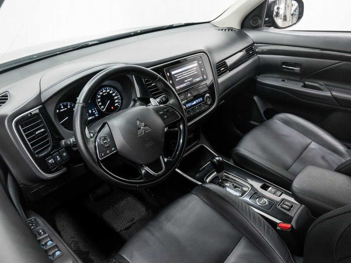 Mitsubishi Outlander с пробегом — 2017 год. Фото: #12