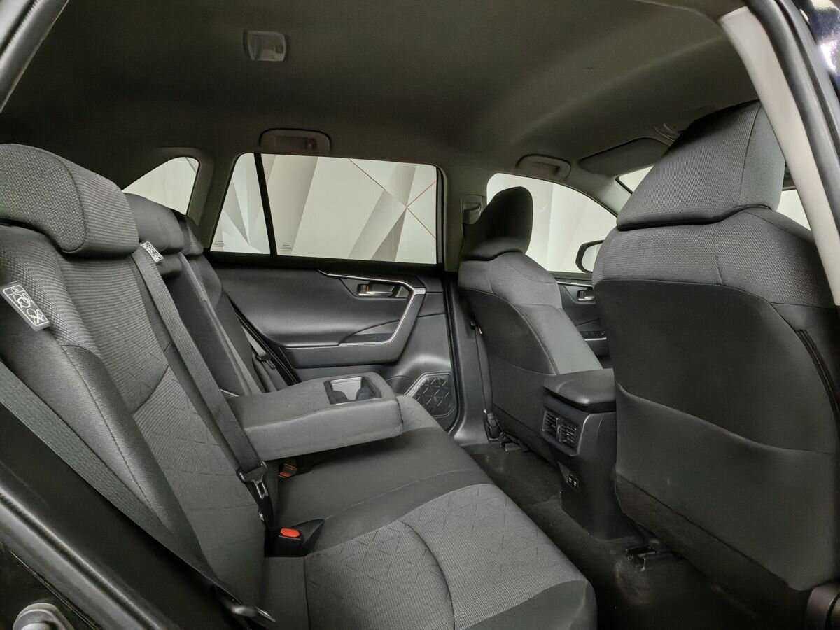 Toyota RAV4 с пробегом — 2020 год. Фото: #11