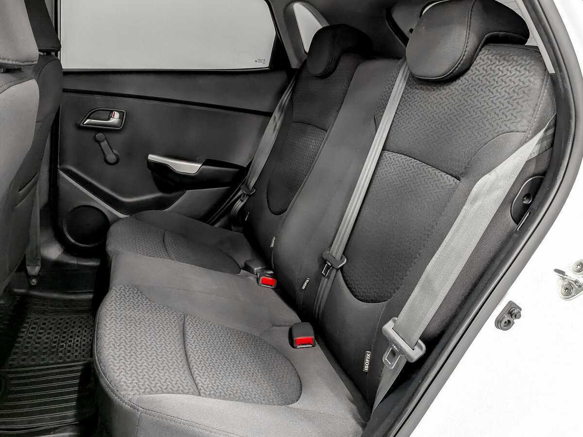 Kia Rio с пробегом — 2015 год. Фото: #11