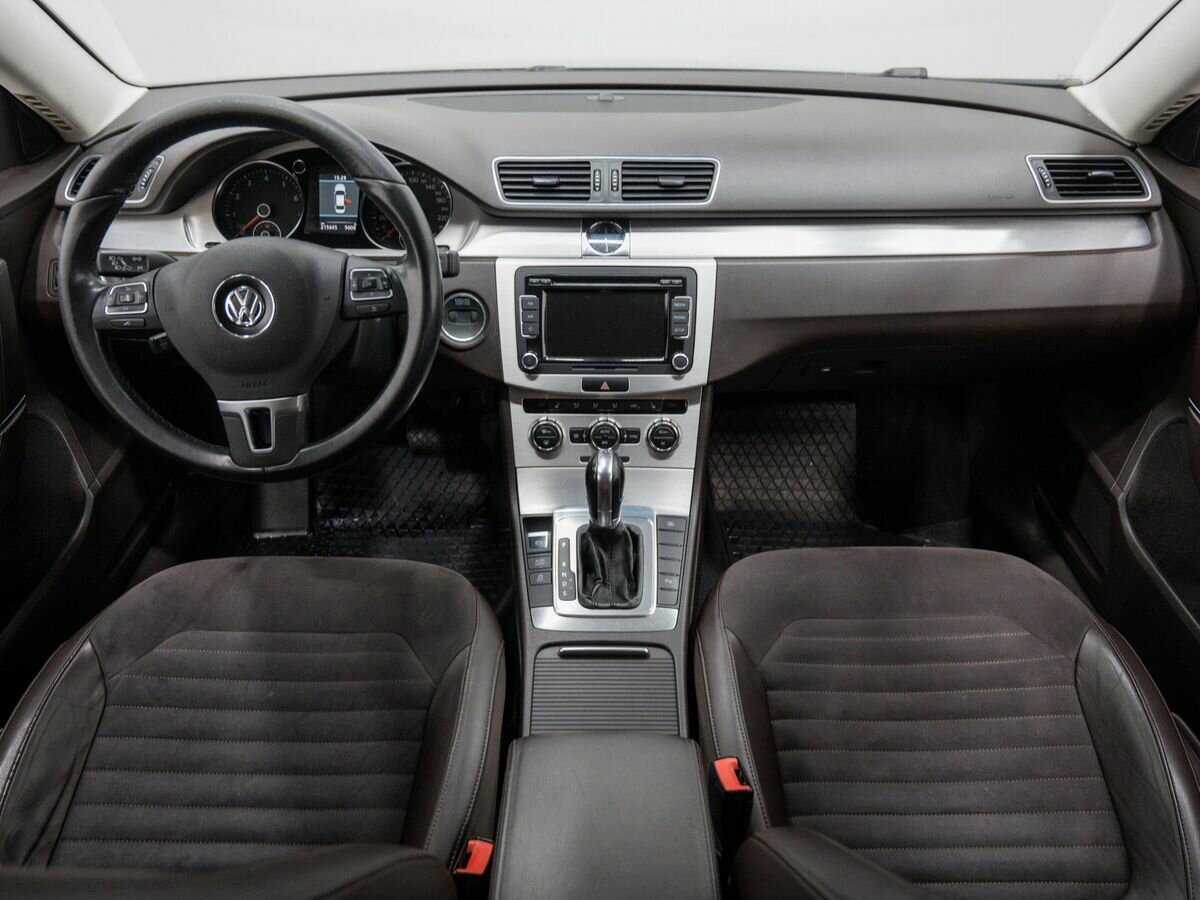 Volkswagen Passat с пробегом — 2012 год. Фото: #10