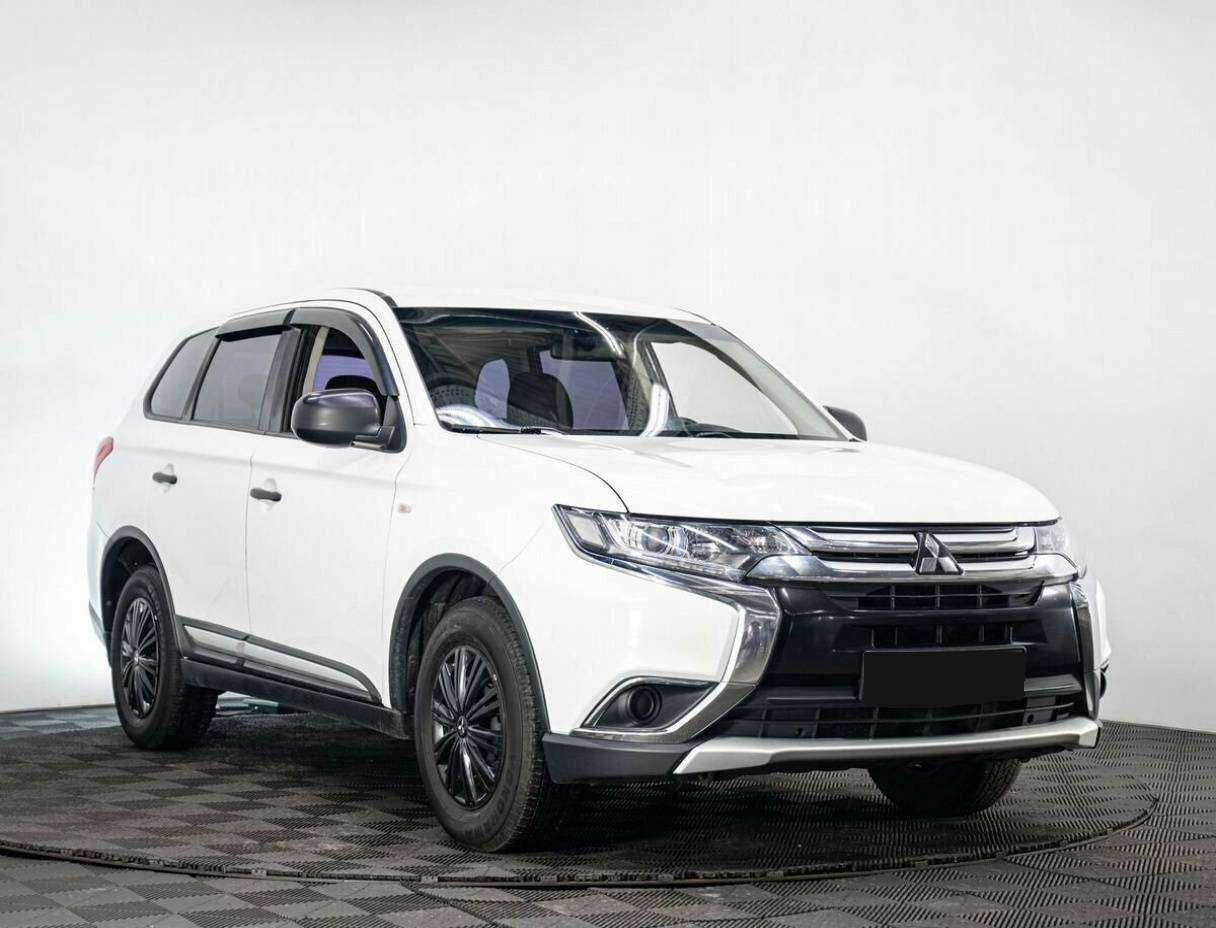 Mitsubishi Outlander с пробегом — 2018 год. Фото: #2