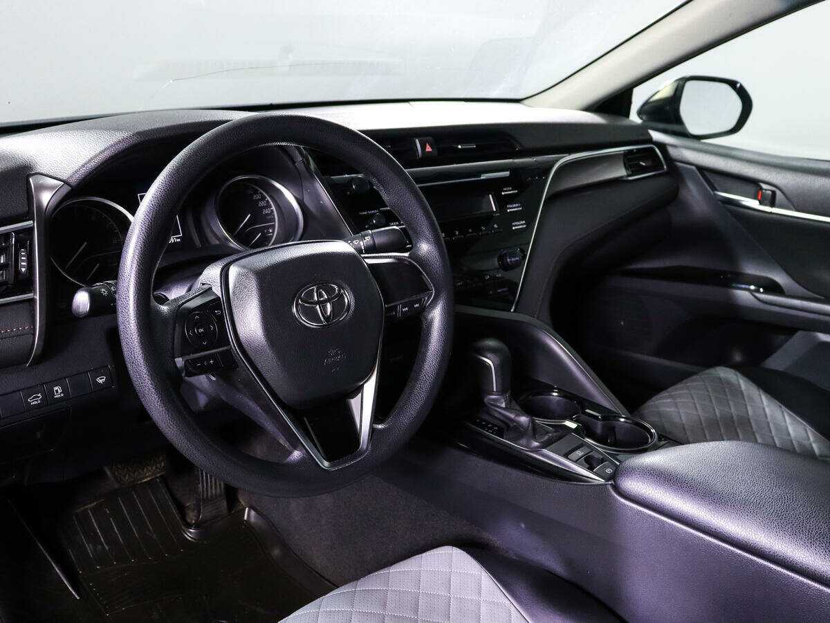 Toyota Camry с пробегом — 2021 год. Фото: #11