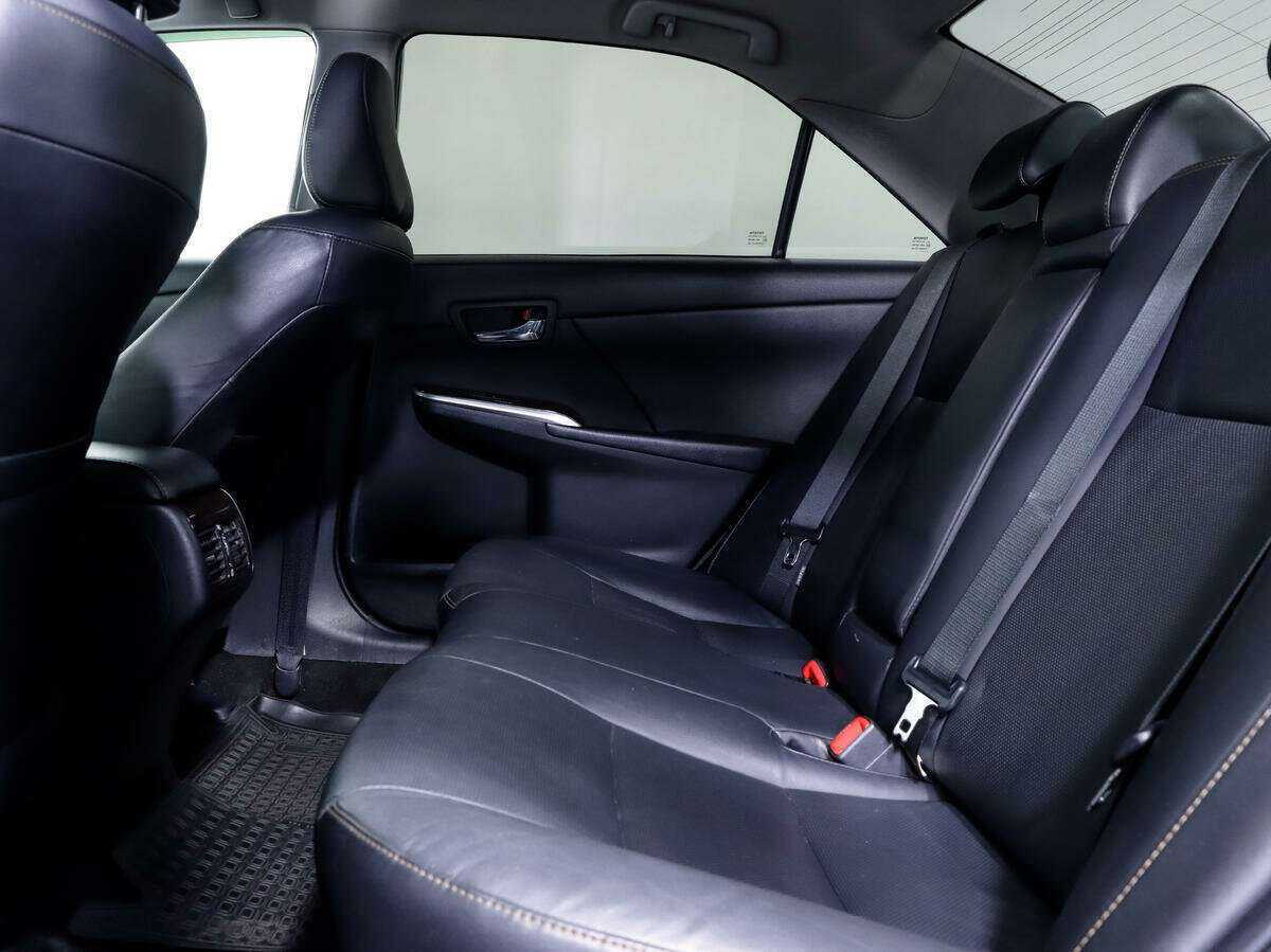 Toyota Camry с пробегом — 2017 год. Фото: #10