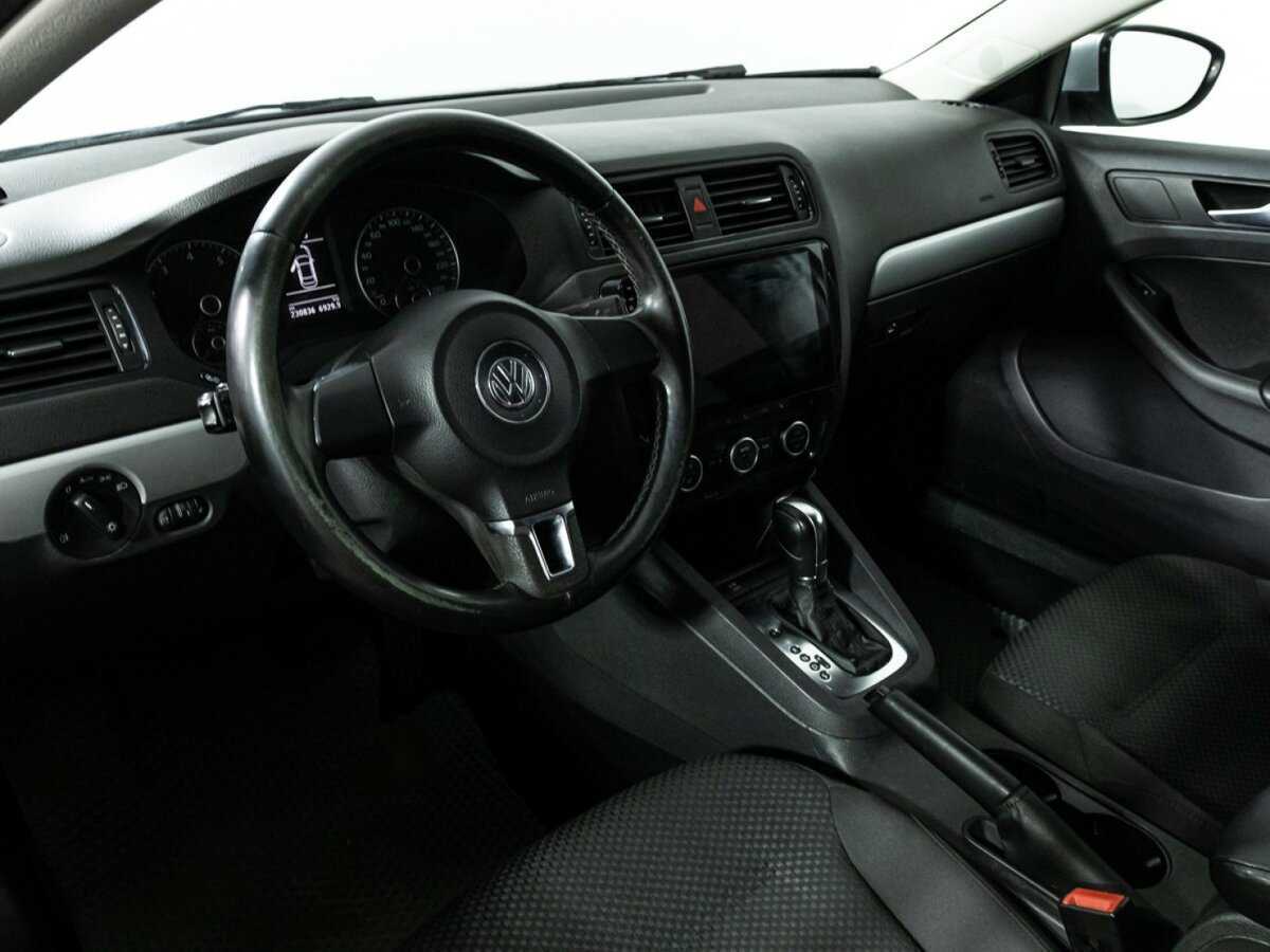 Volkswagen Jetta с пробегом — 2012 год. Фото: #10