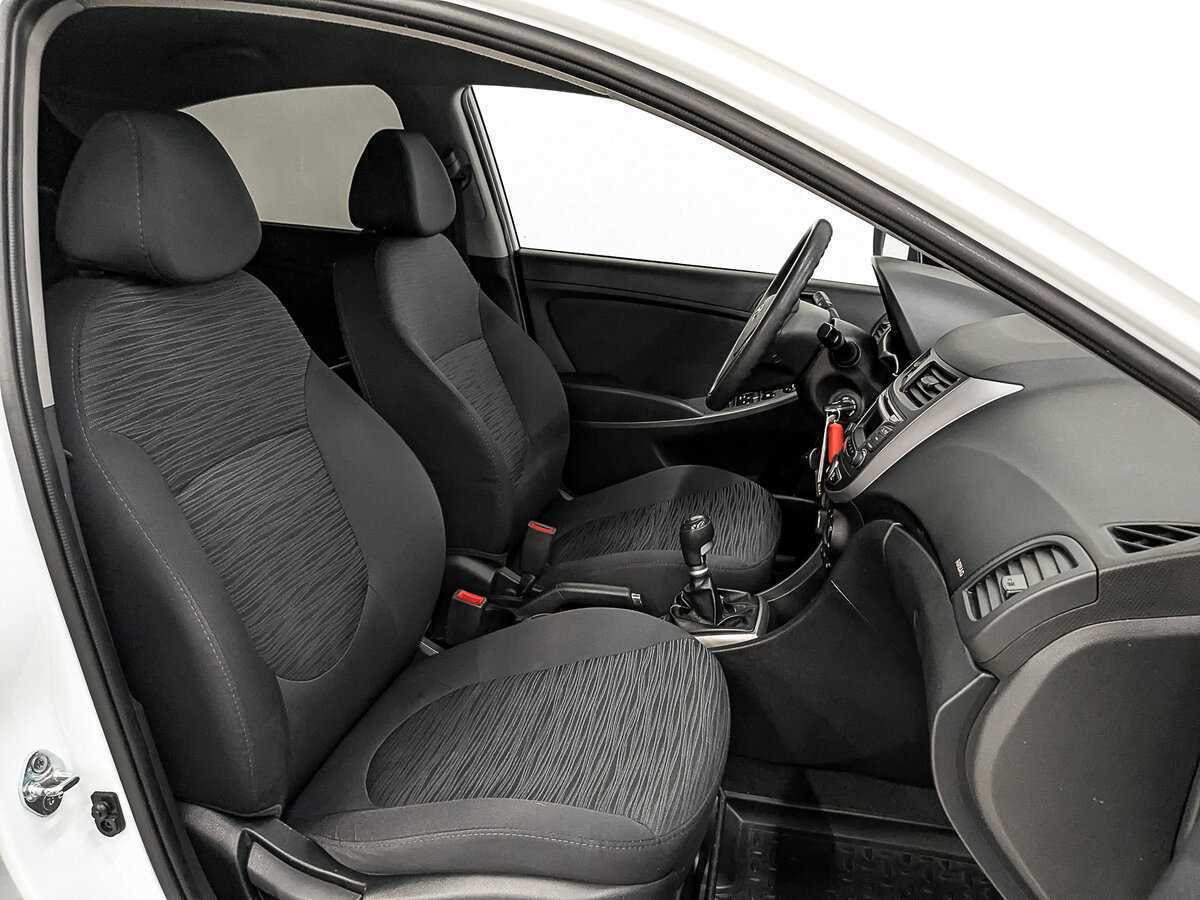 Hyundai Solaris с пробегом — 2015 год. Фото: #21