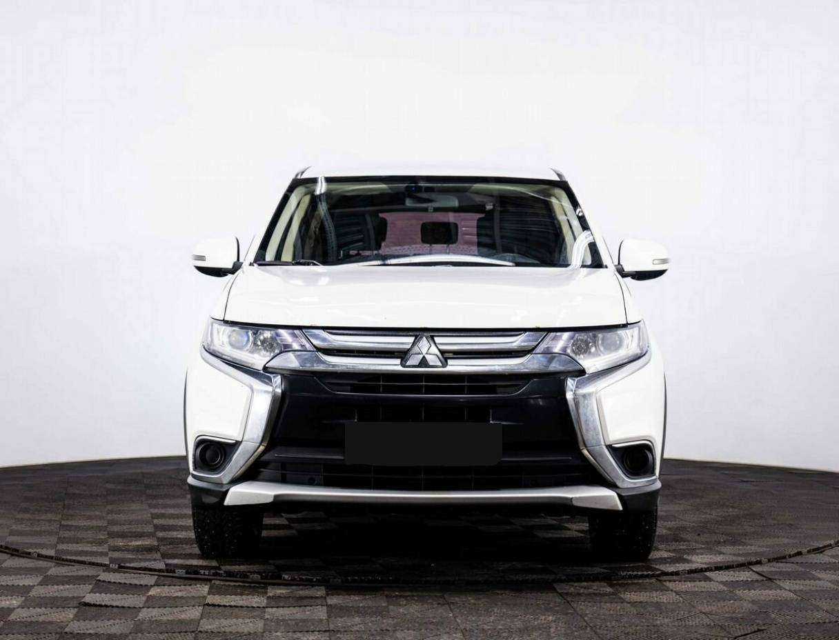 Mitsubishi Outlander с пробегом — 2017 год. Фото: #1