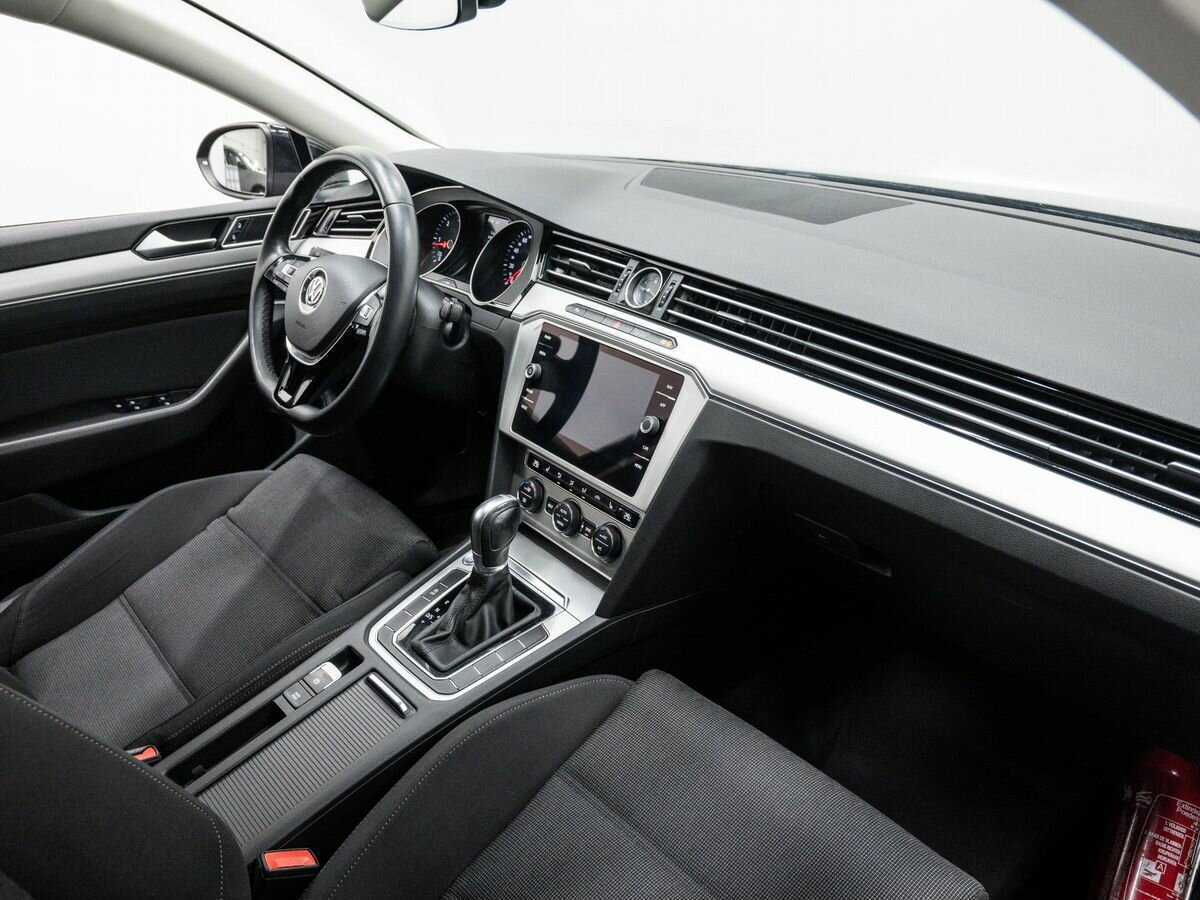 Volkswagen Passat с пробегом — 2018 год. Фото: #6