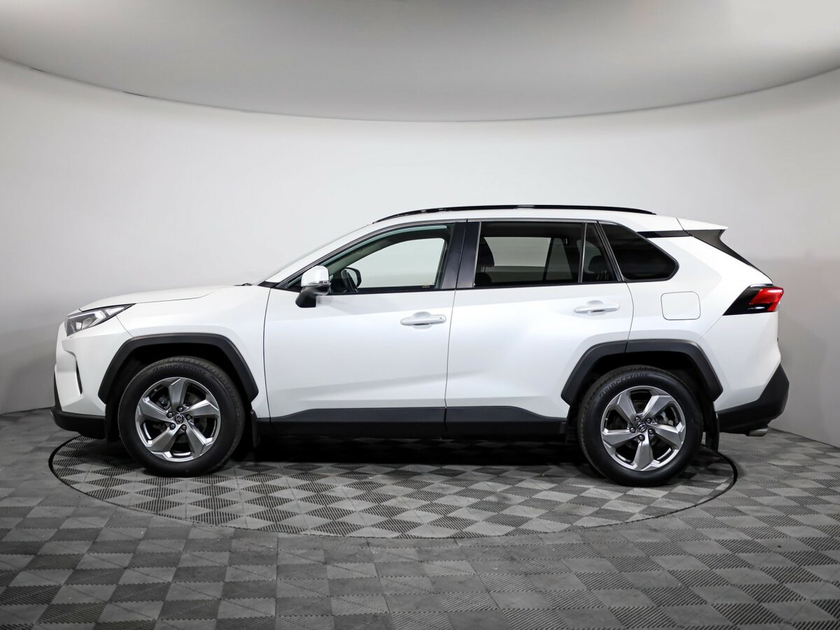 Toyota RAV4 с пробегом — 2019 год. Фото: #1