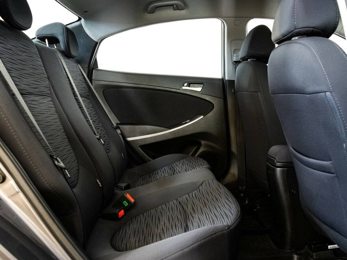 Hyundai Solaris с пробегом — 2015 год. Фото: #11