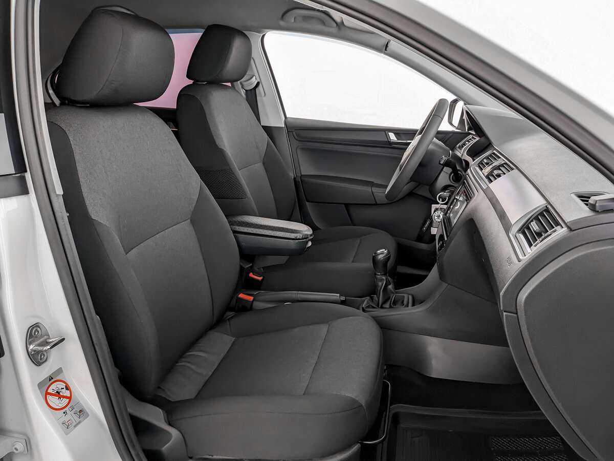 Skoda Rapid с пробегом — 2017 год. Фото: #18