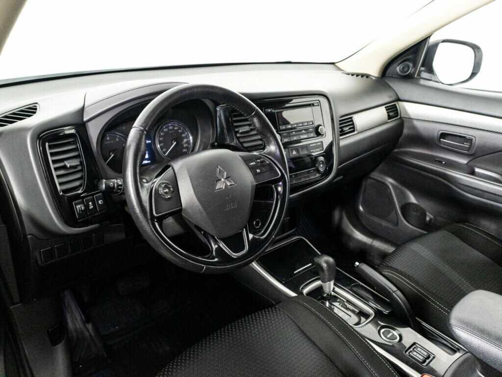 Mitsubishi Outlander с пробегом — 2018 год. Фото: #10