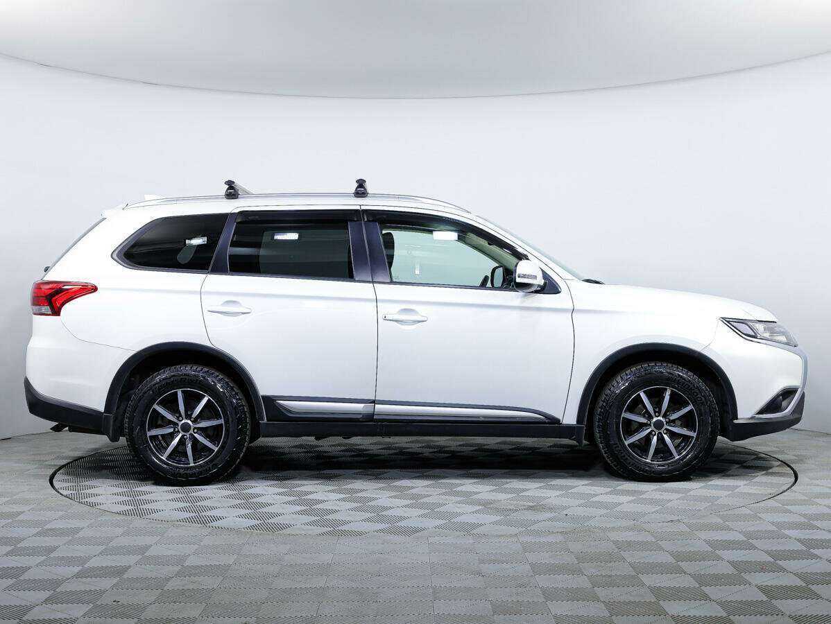 Mitsubishi Outlander с пробегом — 2018 год. Фото: #3