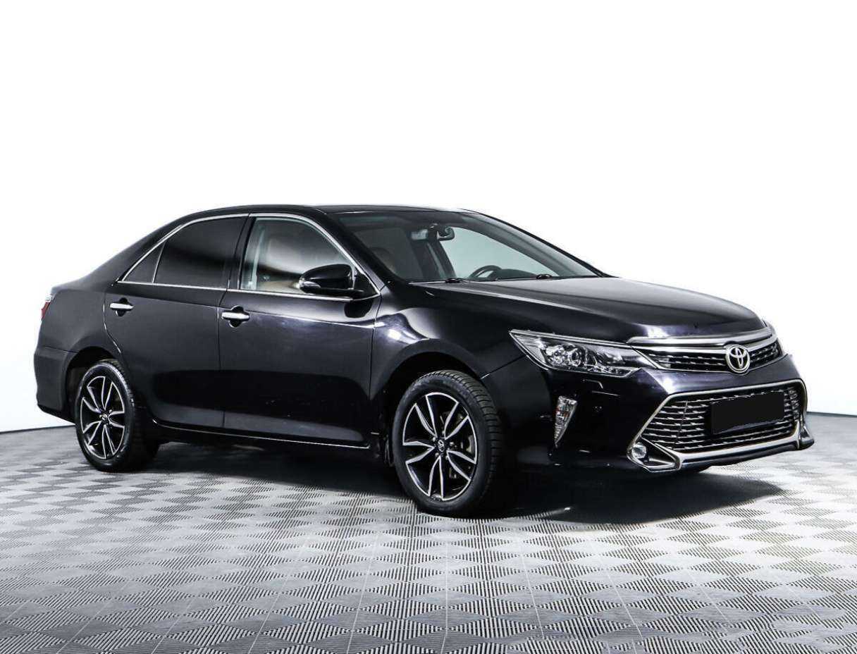 Toyota Camry с пробегом — 2017 год. Фото: #2