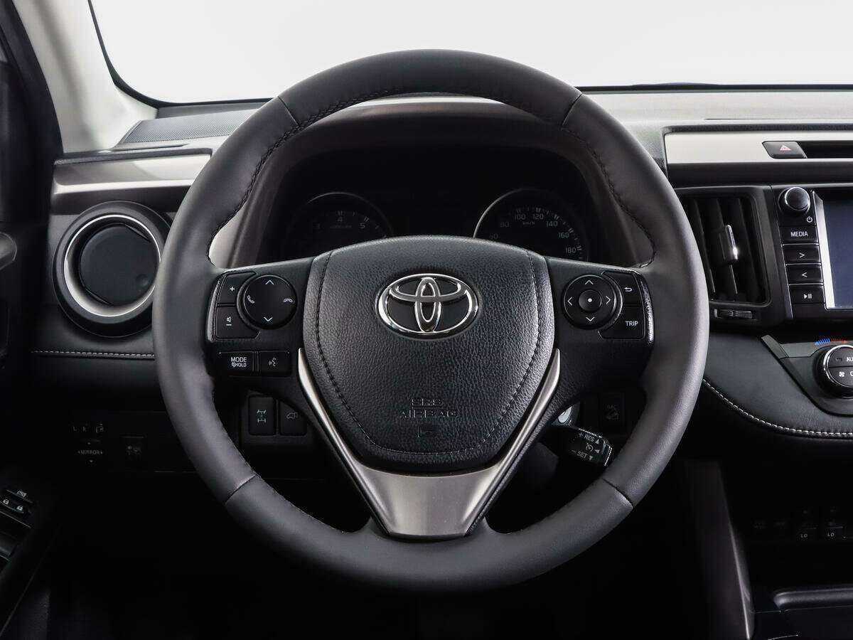 Toyota RAV4 с пробегом — 2017 год. Фото: #9
