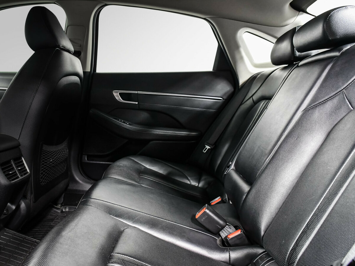 Hyundai Sonata с пробегом — 2021 год. Фото: #9