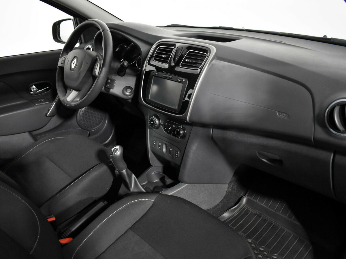 Renault Sandero с пробегом — 2017 год. Фото: #11