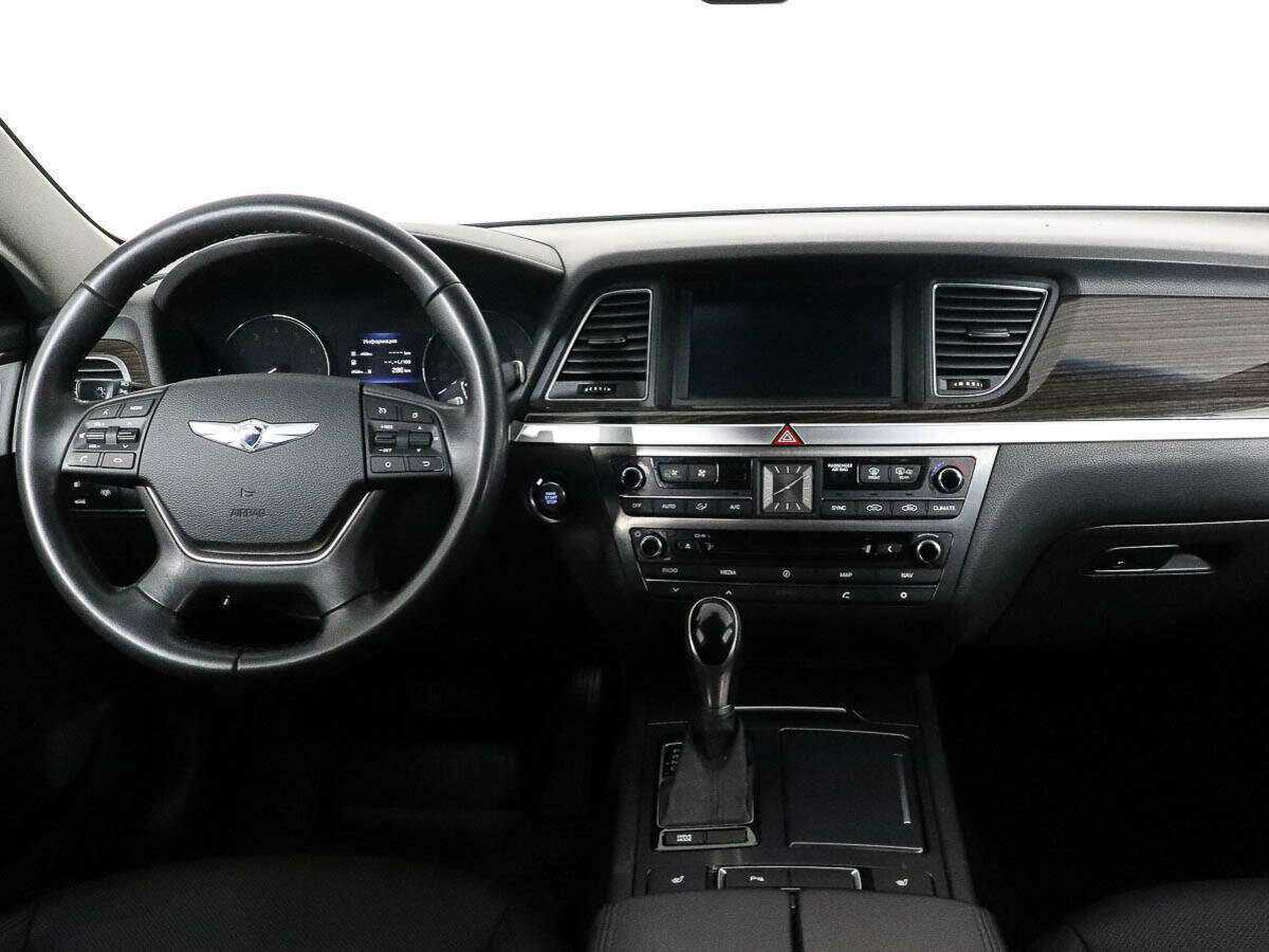 Hyundai Genesis с пробегом — 2015 год. Фото: #9