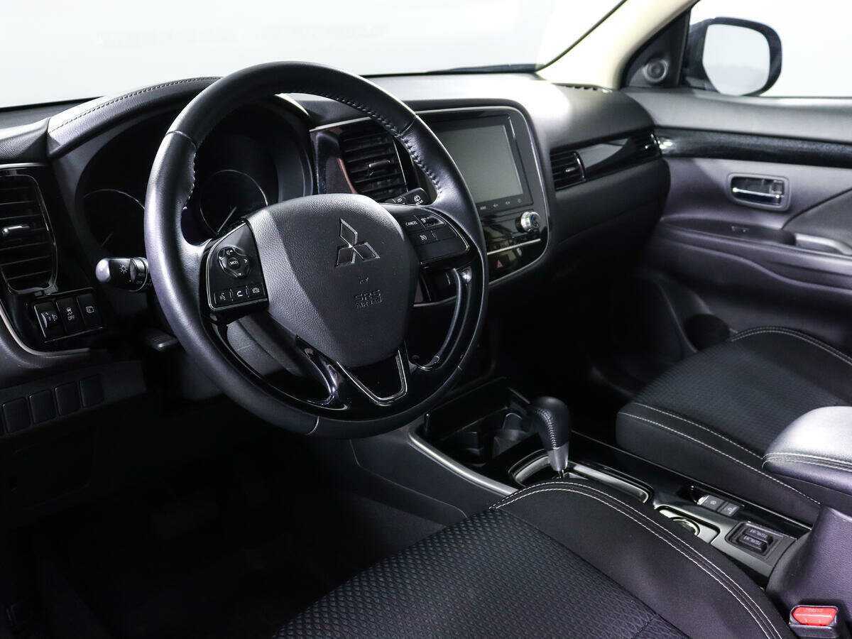 Mitsubishi Outlander с пробегом — 2021 год. Фото: #11