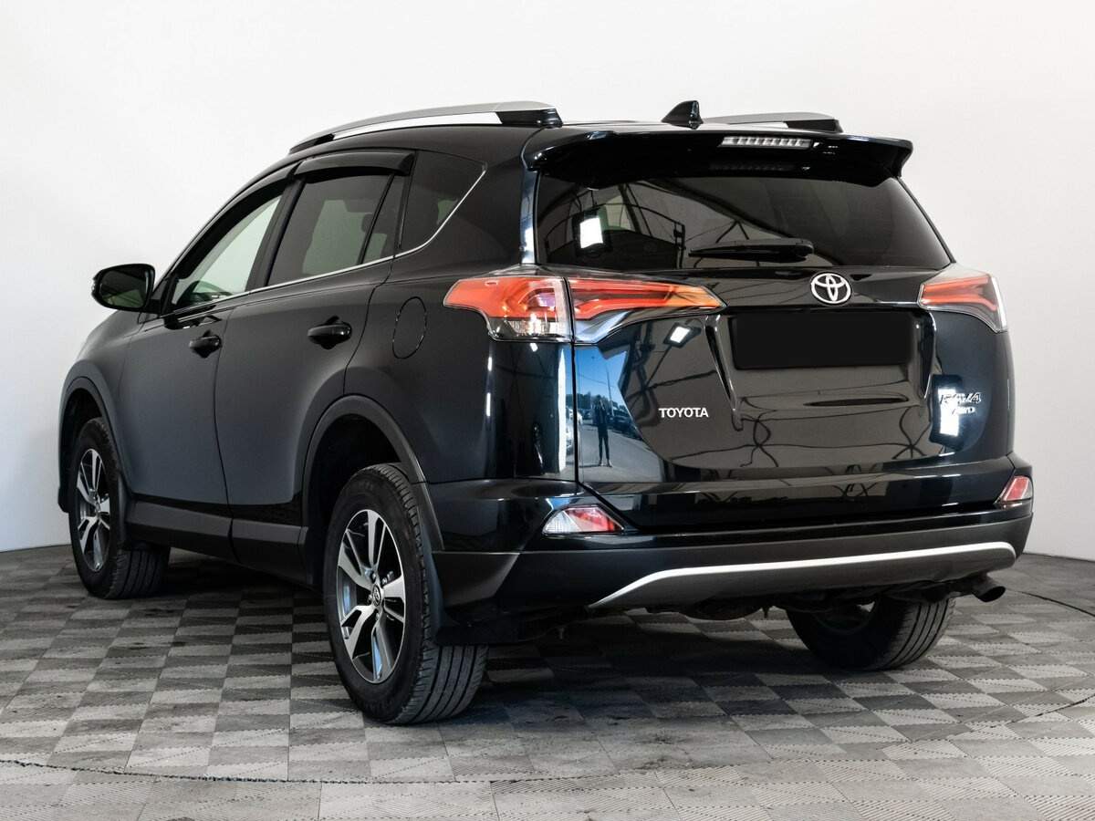 Toyota RAV4 с пробегом — 2017 год. Фото: #4