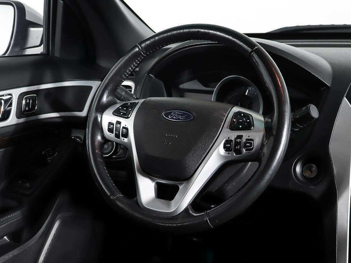 Ford Explorer с пробегом — 2012 год. Фото: #14