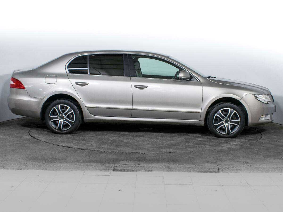 Skoda Superb с пробегом — 2013 год. Фото: #3