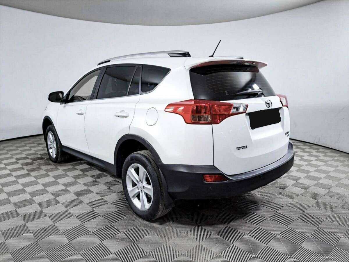 Toyota RAV4 с пробегом — 2014 год. Фото: #6