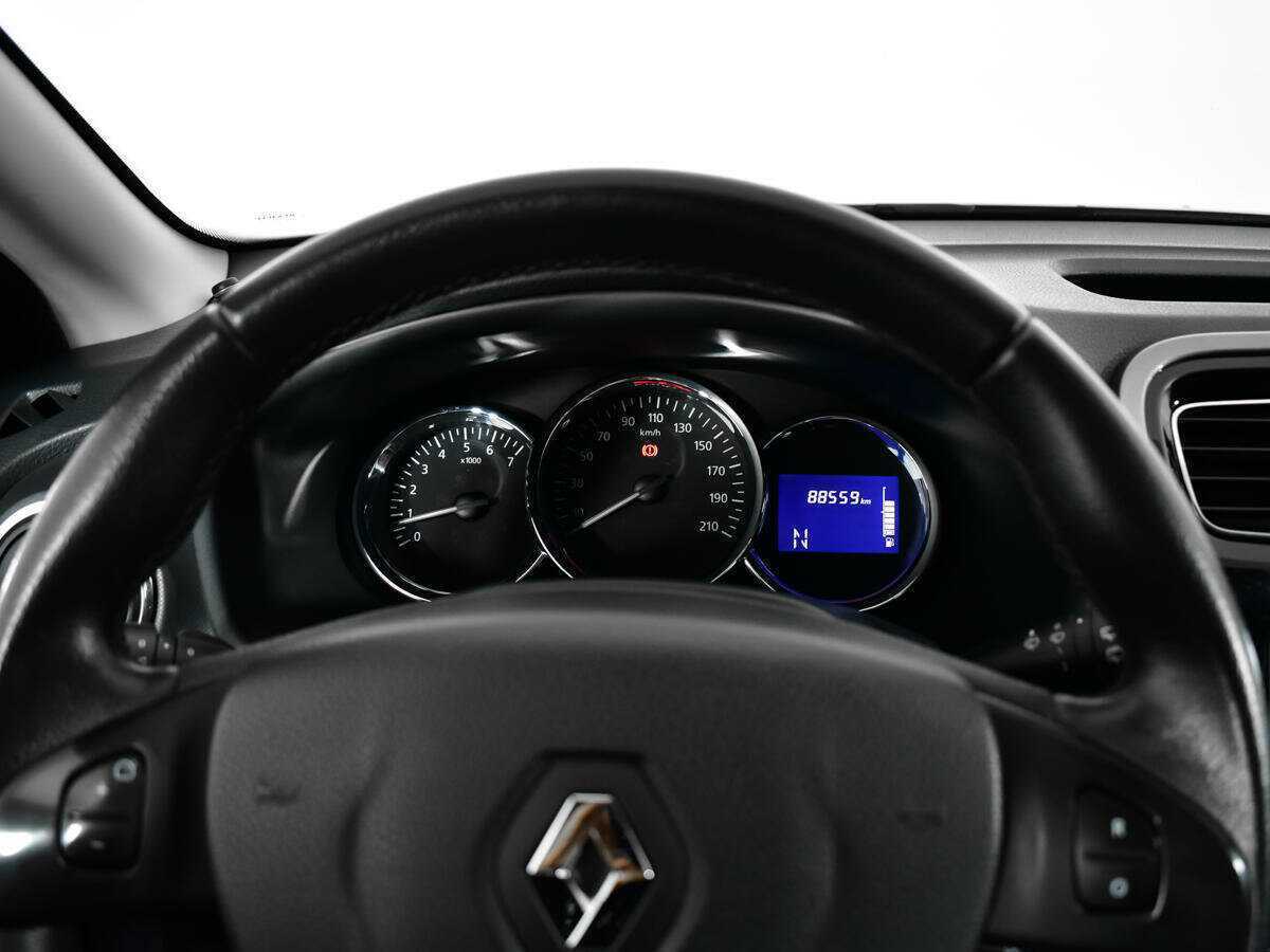 Renault Sandero с пробегом — 2015 год. Фото: #10
