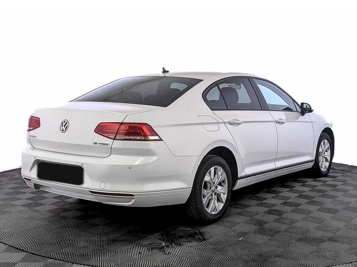 Volkswagen Passat с пробегом — 2017 год. Фото: #4