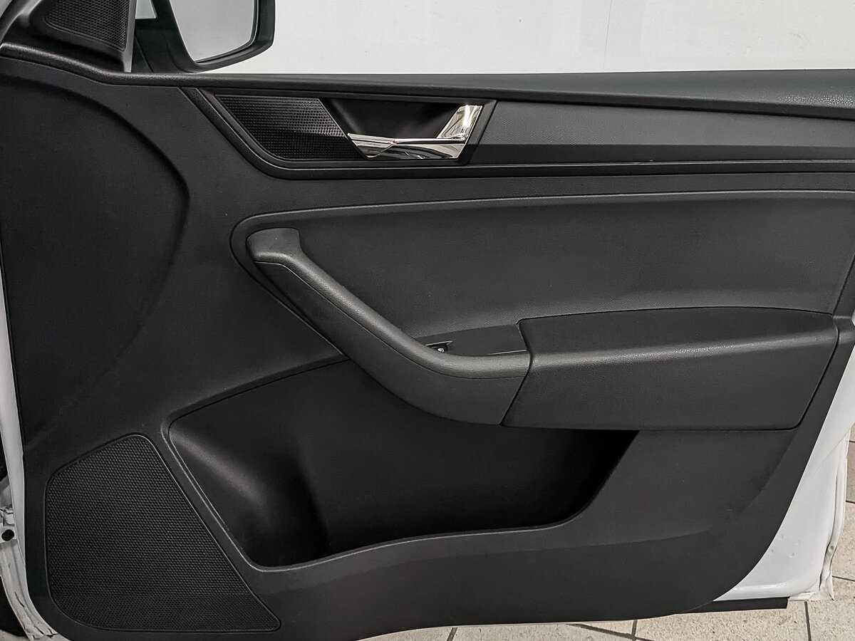 Skoda Rapid с пробегом — 2017 год. Фото: #19