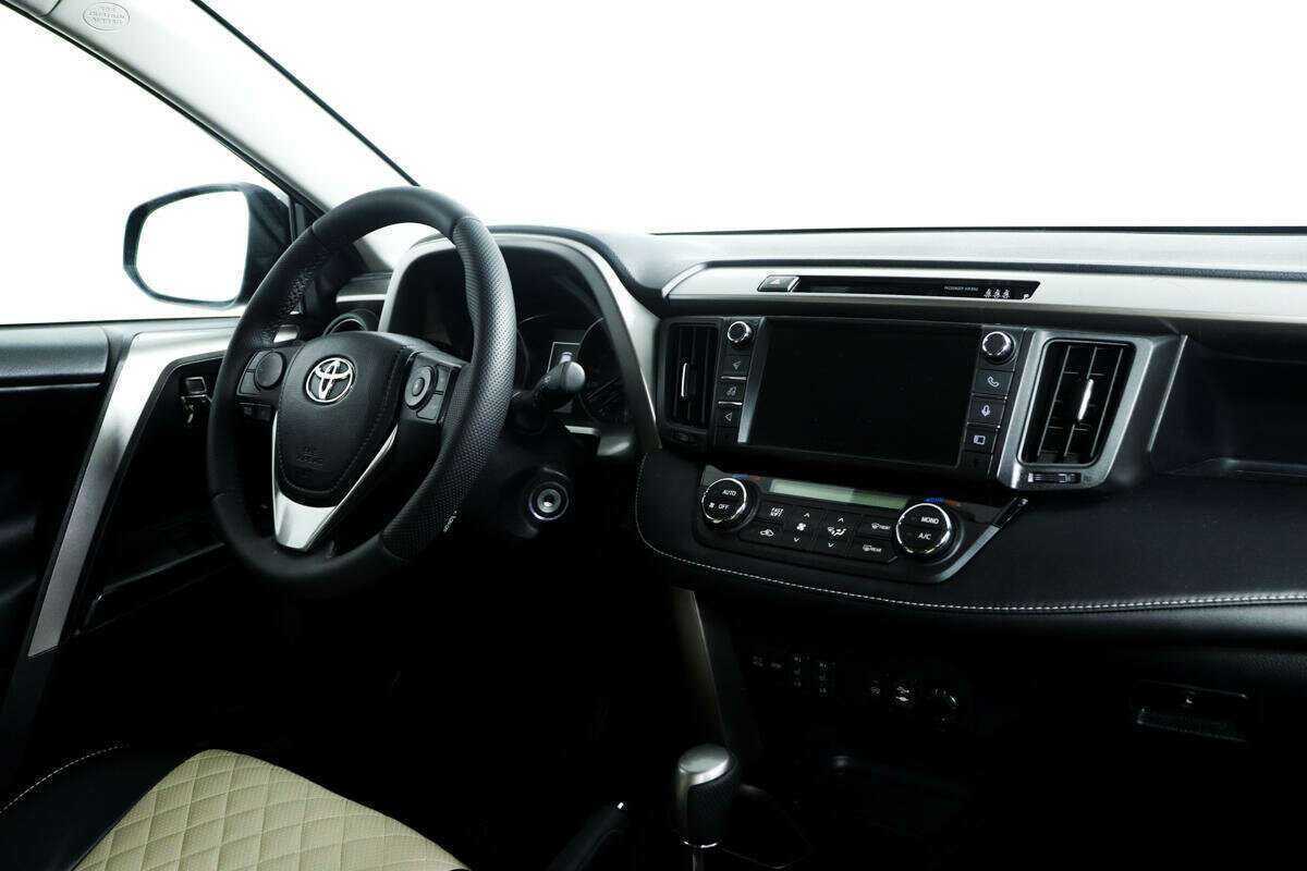 Toyota RAV4 с пробегом — 2017 год. Фото: #8