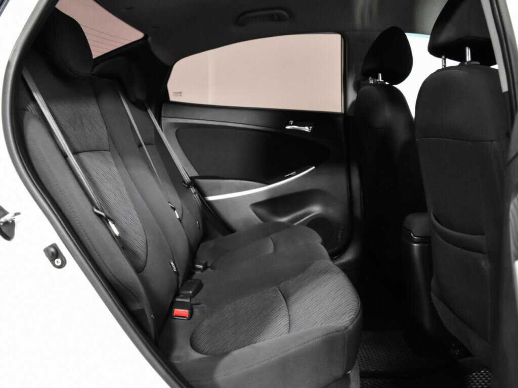 Hyundai Solaris с пробегом — 2013 год. Фото: #9