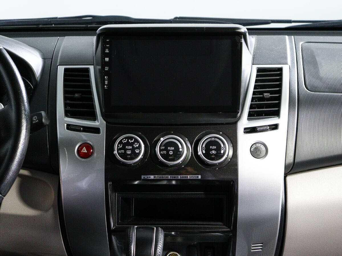 Mitsubishi Pajero Sport с пробегом — 2012 год. Фото: #9