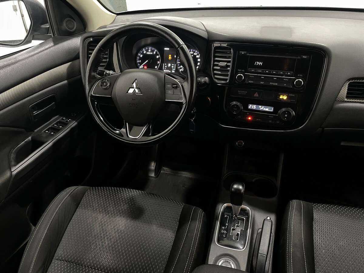 Mitsubishi Outlander с пробегом — 2016 год. Фото: #9