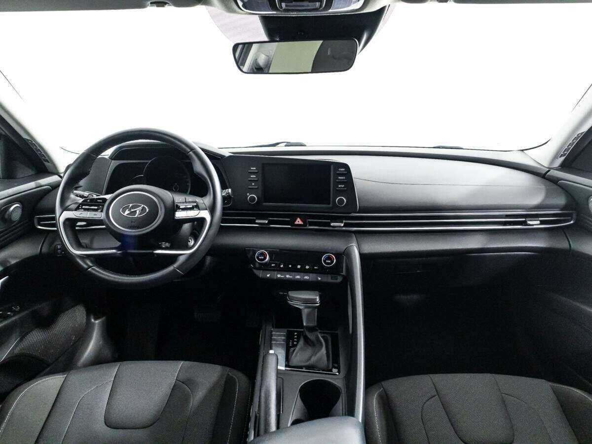 Hyundai Elantra с пробегом — 2021 год. Фото: #12