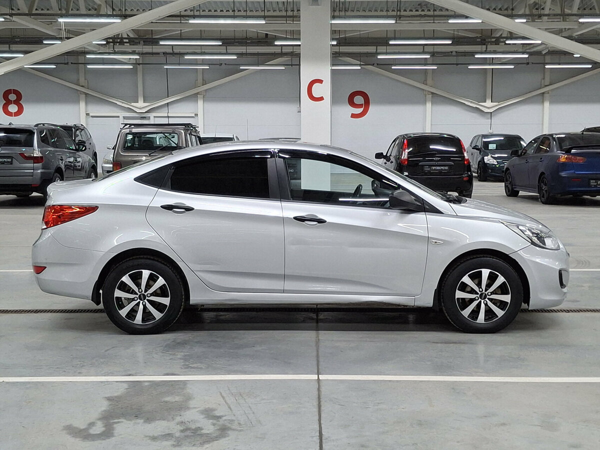 Hyundai Solaris с пробегом — 2014 год. Фото: #3
