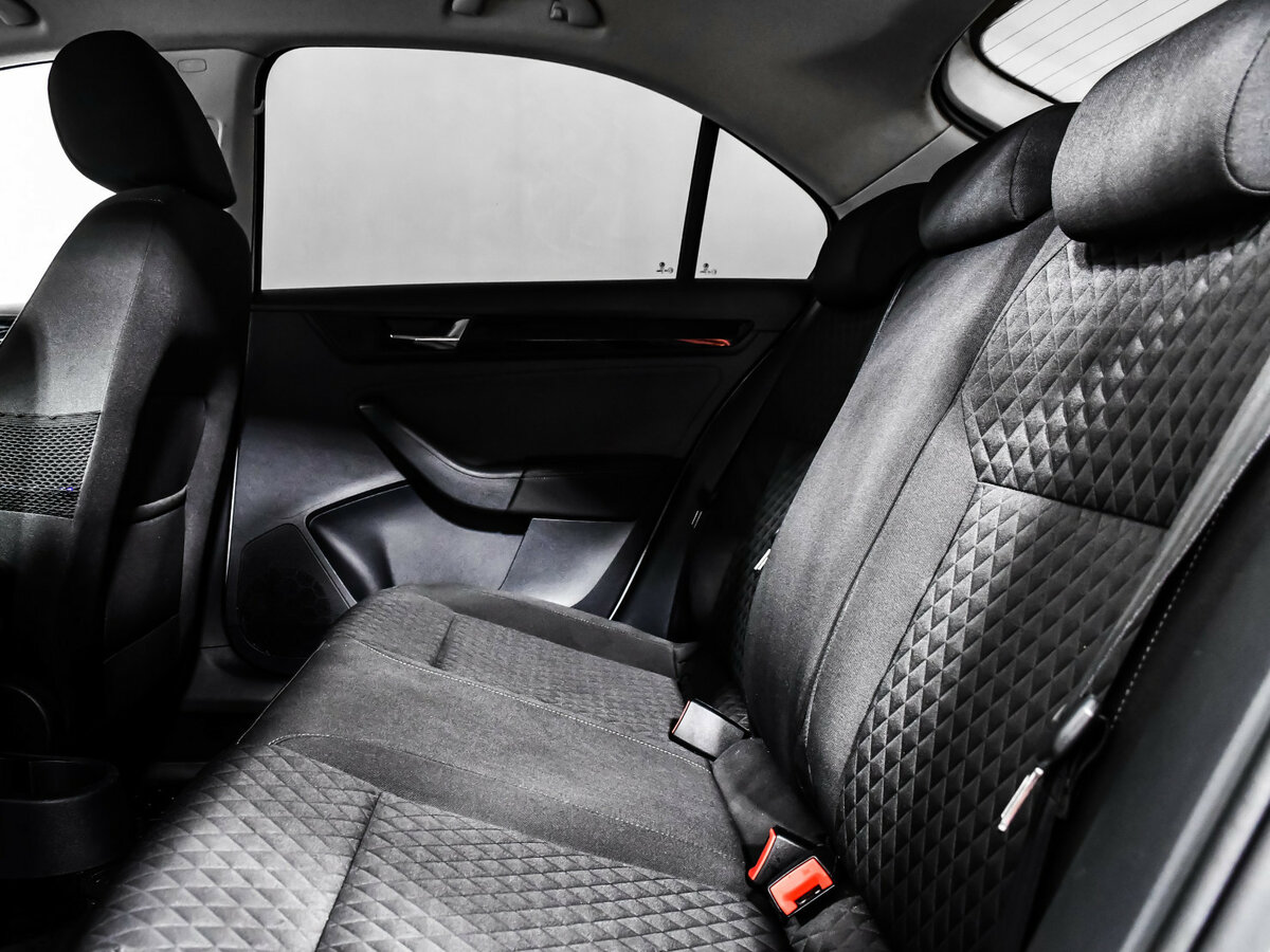 Skoda Rapid с пробегом — 2018 год. Фото: #9