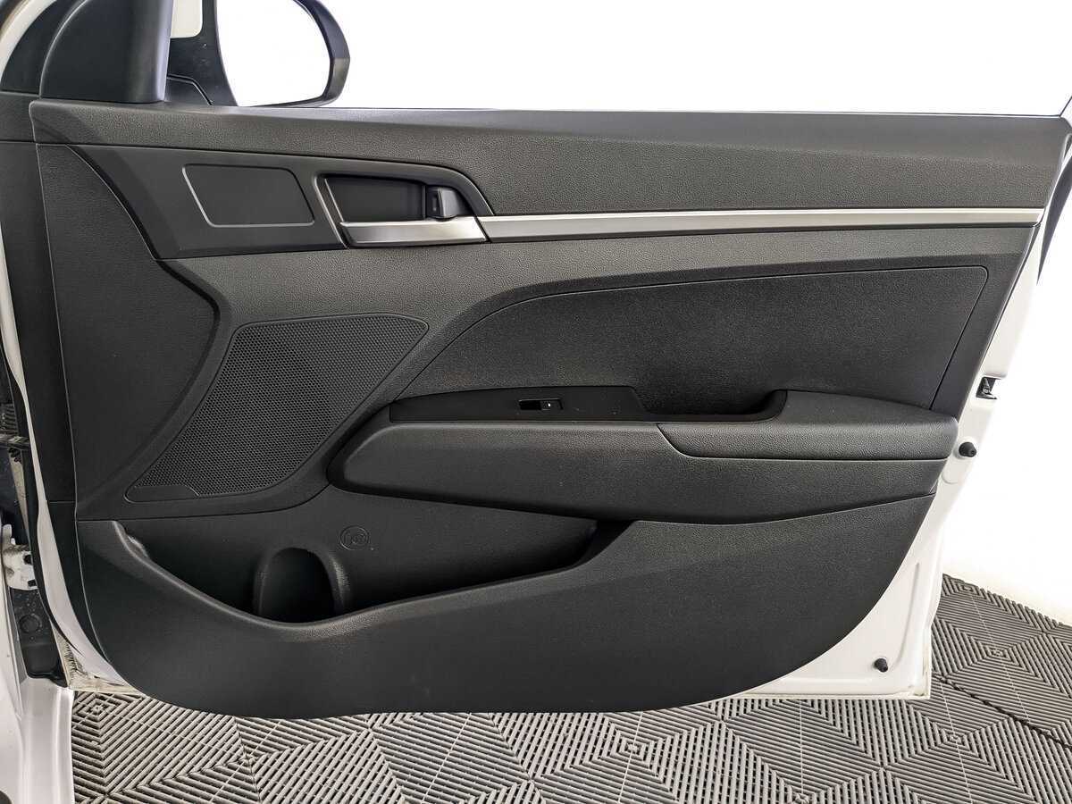 Hyundai Elantra с пробегом — 2019 год. Фото: #21