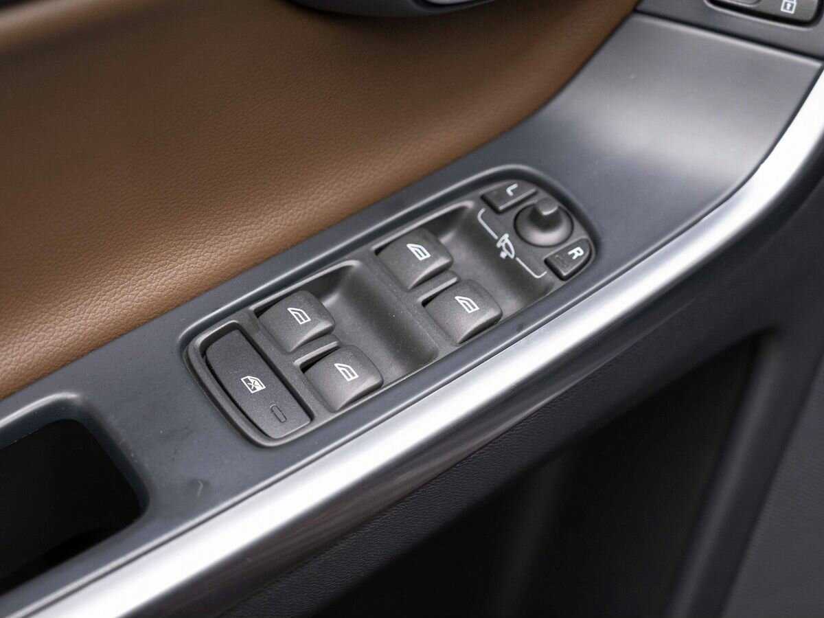 Volvo XC60 с пробегом — 2014 год. Фото: #17