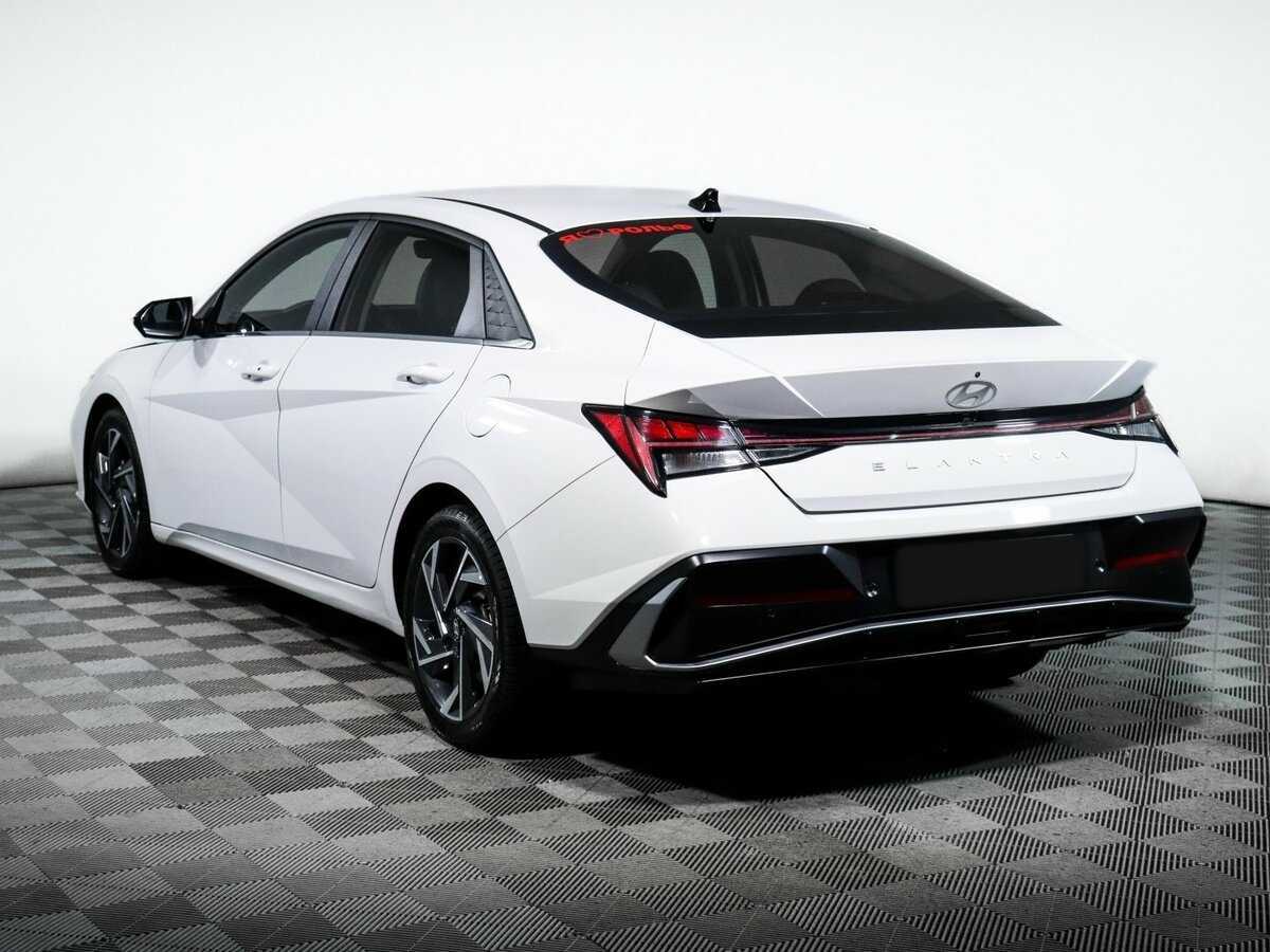 Hyundai Elantra с пробегом — 2023 год. Фото: #6