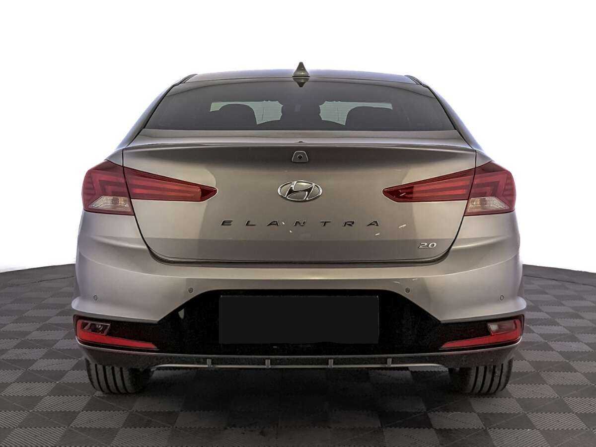Hyundai Elantra с пробегом — 2019 год. Фото: #5