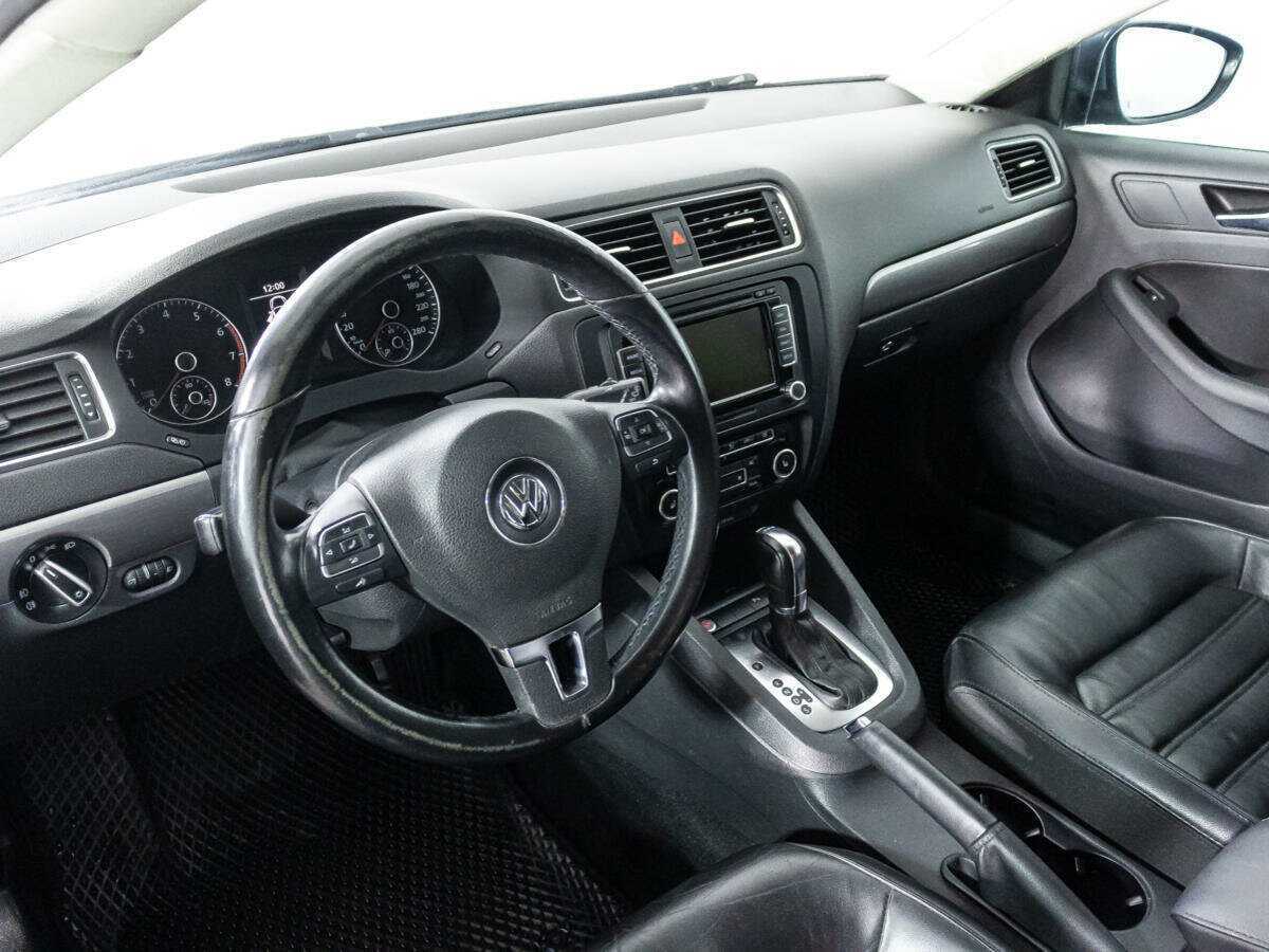 Volkswagen Jetta с пробегом — 2012 год. Фото: #10