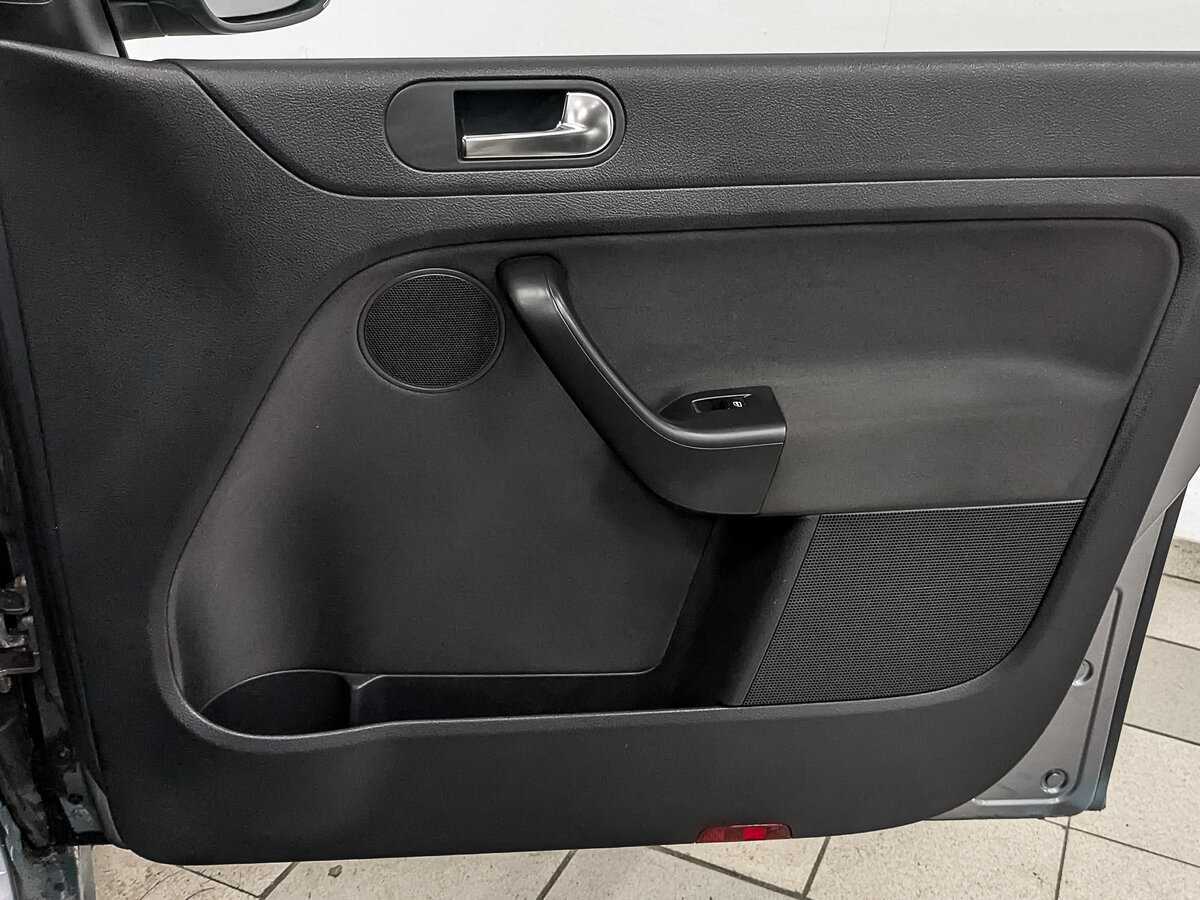 Volkswagen Golf Plus с пробегом — 2012 год. Фото: #23