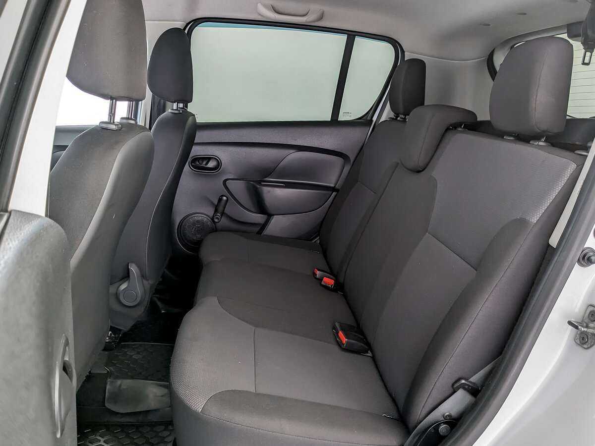 Renault Sandero с пробегом — 2016 год. Фото: #9