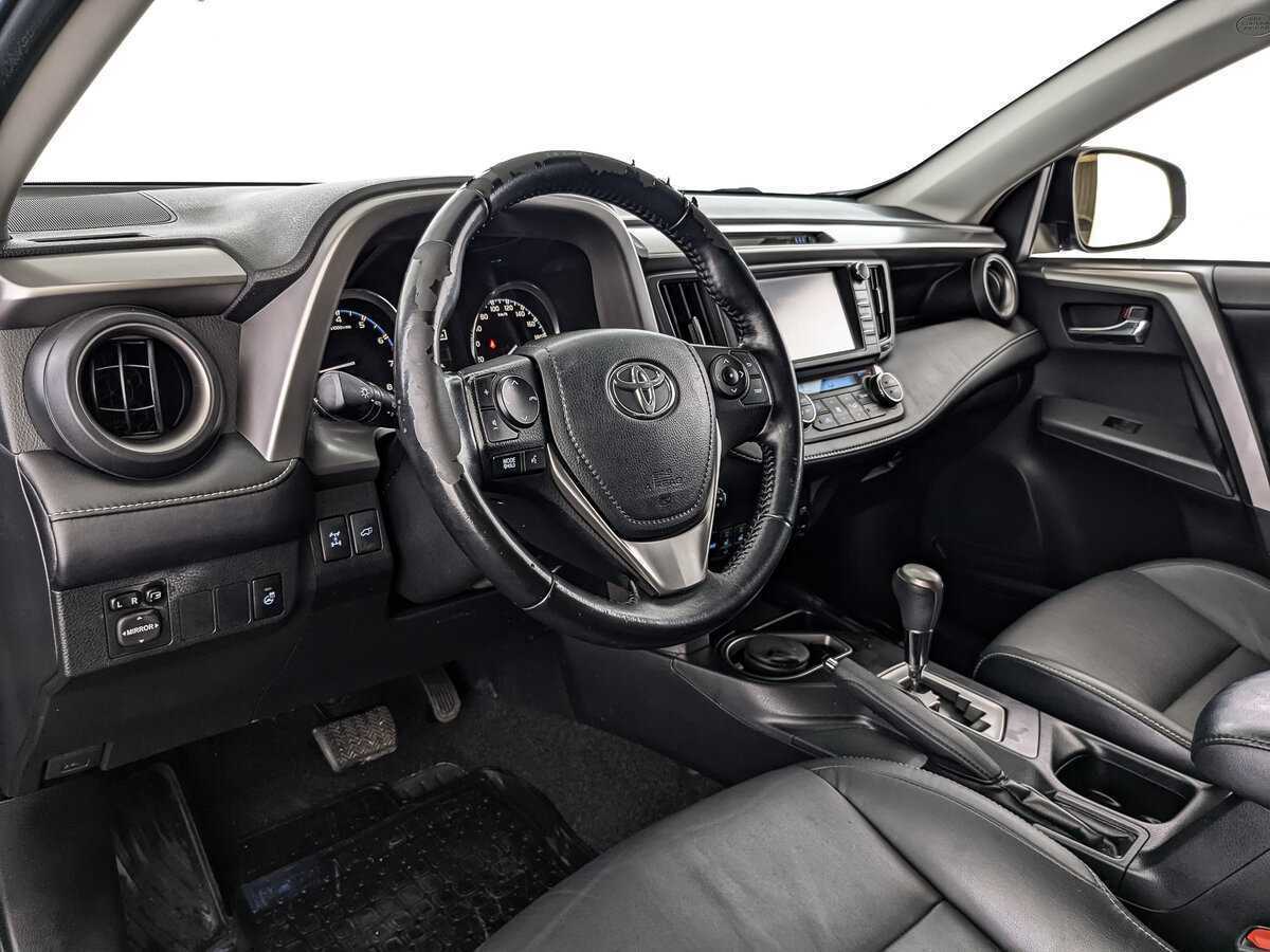 Toyota RAV4 с пробегом — 2017 год. Фото: #10