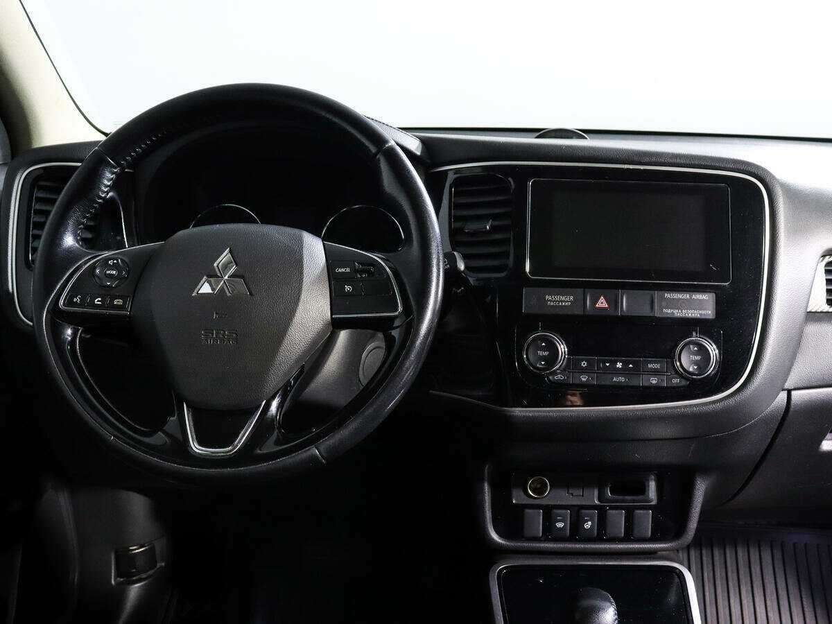 Mitsubishi Outlander с пробегом — 2018 год. Фото: #9