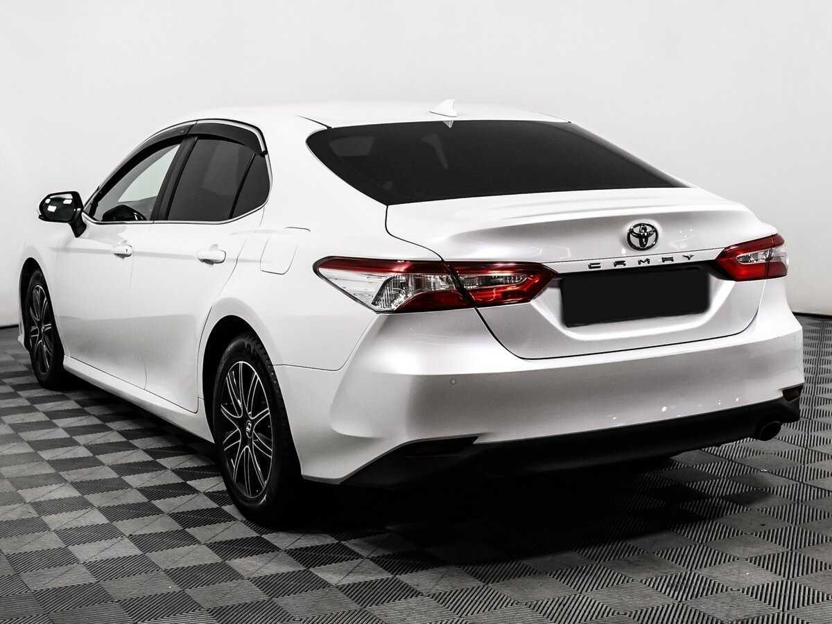 Toyota Camry с пробегом — 2018 год. Фото: #6