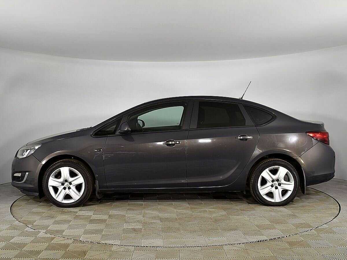Opel Astra с пробегом — 2012 год. Фото: #5